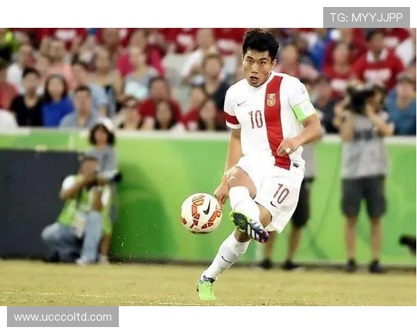 全球足球明星的辉煌历程与传奇故事揭秘